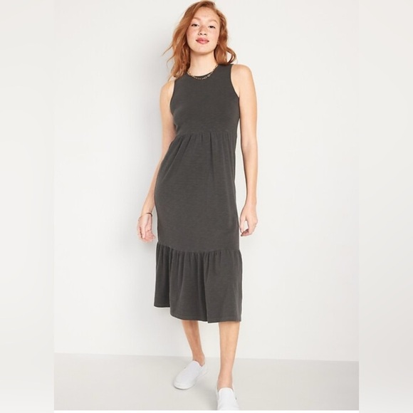 Old Navy Dresses & Skirts - Old Navy Fit & Flare Sleeveless Tiered Midi Dress Women’s Size Small